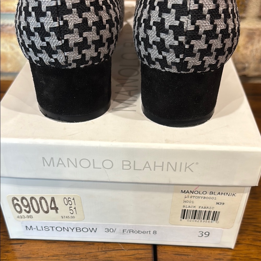 Manolo Blahnik Black and White Sophisticated Heels - Picture 5 of 6